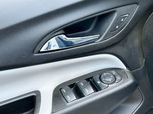 Used 2022 Chevrolet Equinox LS w/ LS Convenience Package image 16