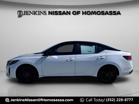Certified 2025 Nissan Sentra SR w/ Midnight Edition FWD image 9
