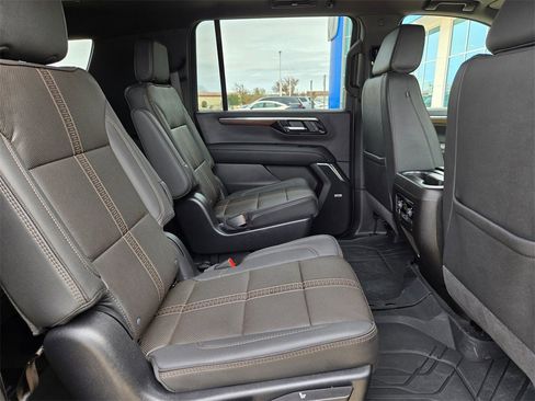 Used 2025 Chevrolet Suburban High Country image 27