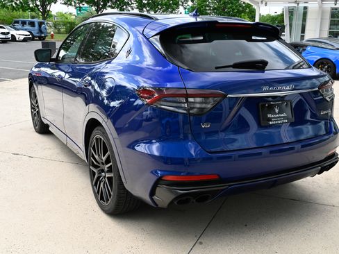 Used 2023 Maserati Levante Trofeo AWD/4WD image 7