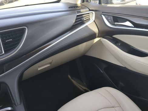 Used 2022 Buick Enclave Essence image 17