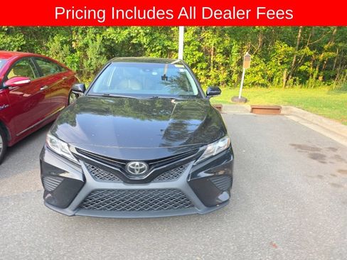 Used 2020 Toyota Camry SE w/ Convenience Package FWD image 6