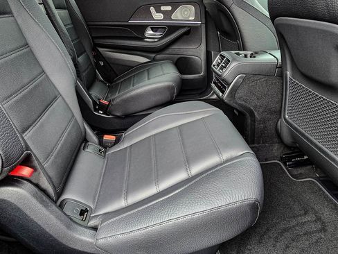 New 2026 Mercedes-Benz GLS 580 4MATIC image 40