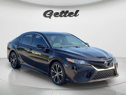 Certified 2020 Toyota Camry SE w/ Convenience Package FWD image 2
