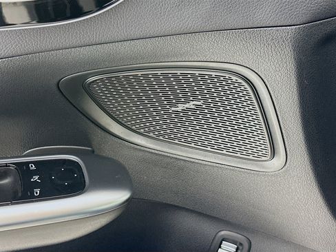 Used 2025 Mercedes-Benz C 300 Sedan image 19