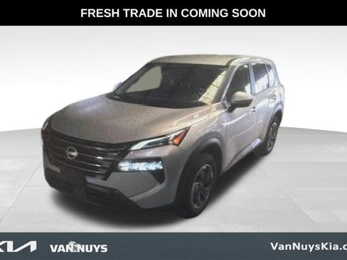 Used 2024 Nissan Rogue SV image 2