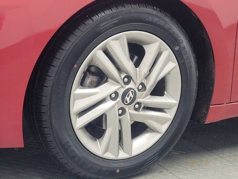 Used 2019 Hyundai Elantra SEL FWD image 31