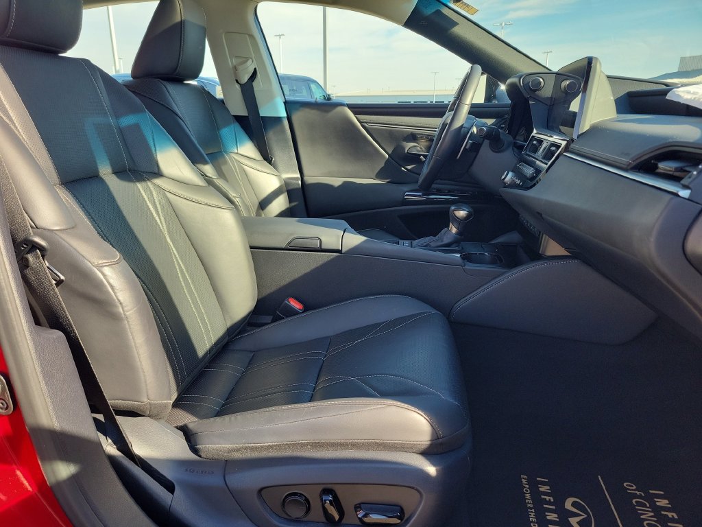 Used 2023 Lexus ES 300h w/ Accessory Package (Z2) FWD image 26