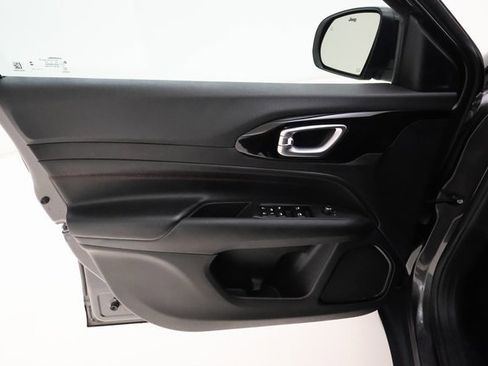 Used 2023 Jeep Compass Trailhawk image 7