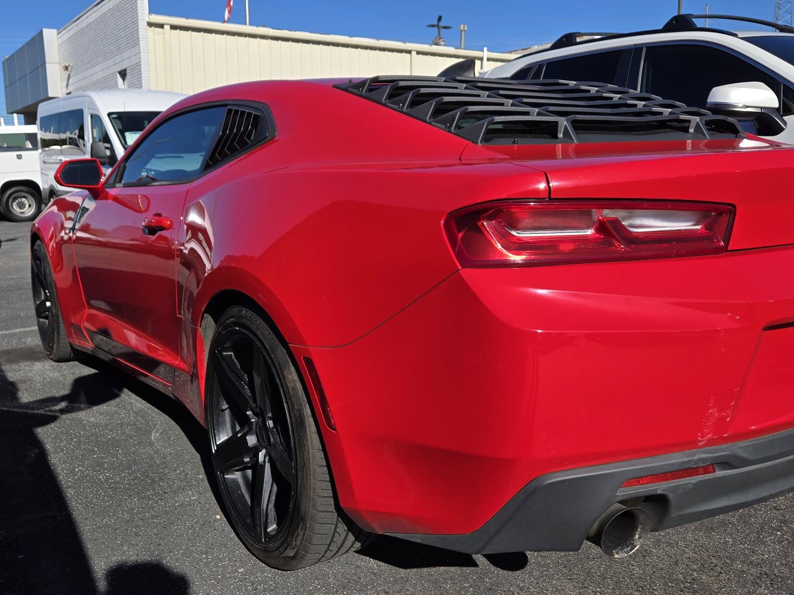 Used 2018 Chevrolet Camaro LT RWD image 5