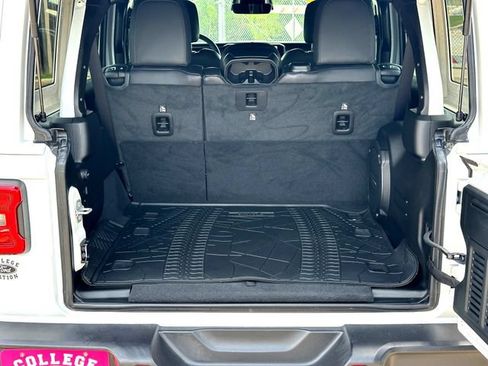 Used 2026 Jeep Wrangler Unlimited Sahara AWD/4WD image 7