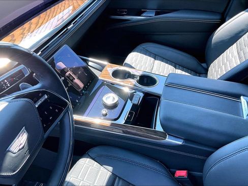 Certified 2025 Cadillac Escalade Sport Platinum AWD/4WD image 18