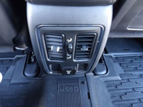Used 2022 Jeep Grand Cherokee Laredo X AWD/4WD image 23