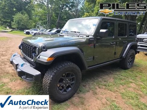 Used 2024 Jeep Wrangler Unlimited AWD/4WD image 1