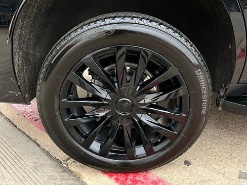 Used 2023 Cadillac Escalade Premium Luxury w/ Performance Package image 9