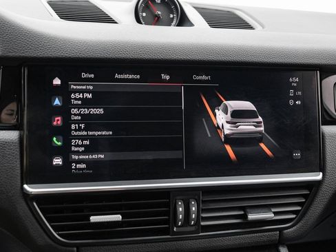 Used 2023 Porsche Cayenne S Platinum w/ Premium Package Plus image 25