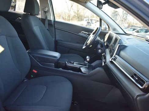 Used 2025 Kia Sportage LX image 12