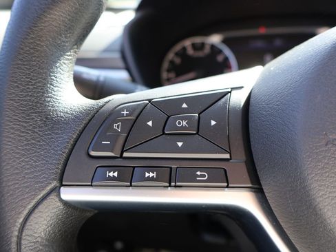Used 2025 Nissan Altima 2.5 SV FWD image 25