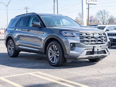 Used 2025 Ford Explorer Active w/ Active Comfort Package AWD/4WD image 7