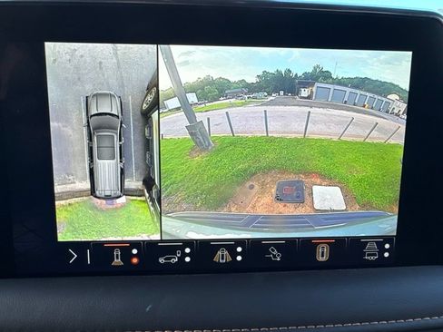 Used 2024 GMC Yukon AT4 w/ Technology Package AWD/4WD image 8