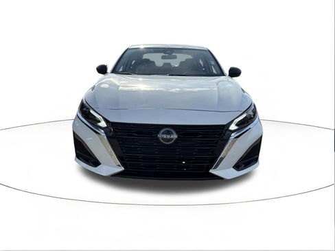 Used 2025 Nissan Altima 2.5 SV FWD image 8