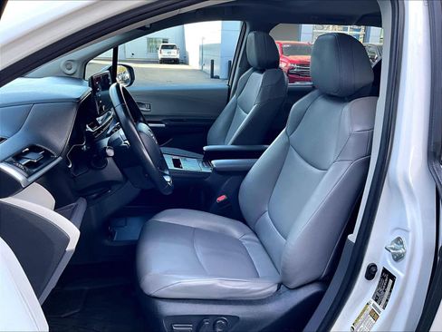 Used 2022 Toyota Sienna XLE w/ XLE Plus Package AWD/4WD image 10