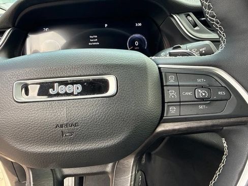 Used 2024 Jeep Grand Cherokee Limited AWD/4WD image 39