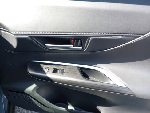 Used 2024 Toyota Venza Limited image 35