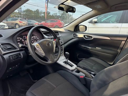 Used 2015 Nissan Sentra S image 9