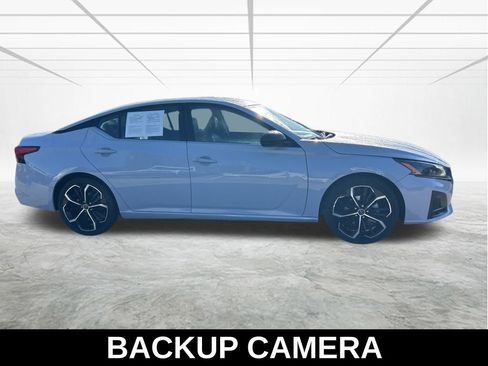 Used 2023 Nissan Altima 2.5 SR FWD image 4