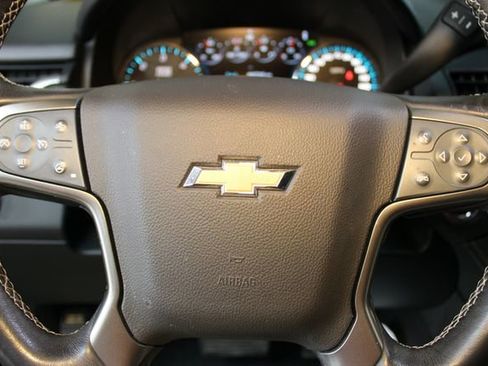 Used 2019 Chevrolet Suburban Premier AWD/4WD image 24