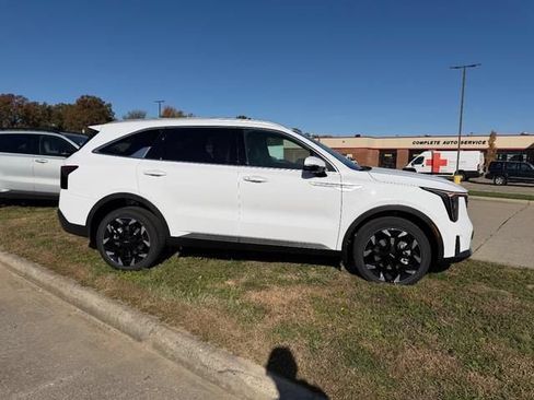 New 2026 Kia Sorento EX AWD/4WD image 2