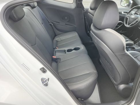 Used 2017 Hyundai Veloster Turbo FWD image 18