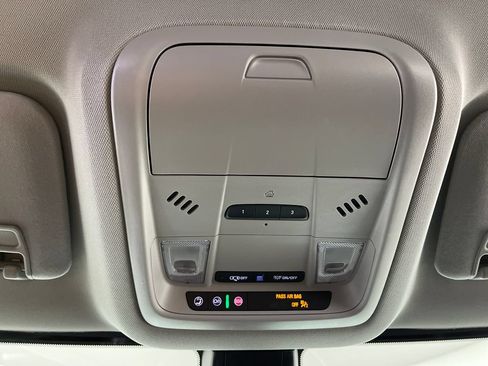 Used 2023 GMC Acadia SLT FWD image 29