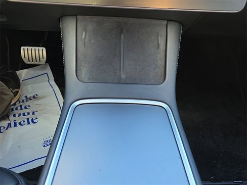 Used 2021 Tesla Model 3 Performance image 28