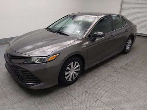 Used 2018 Toyota Camry LE image 2