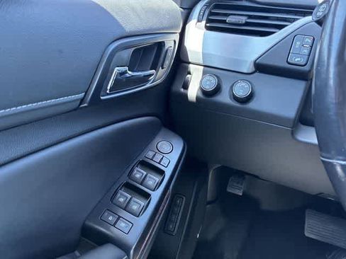Used 2019 GMC Yukon XL SLT w/ Open Road Package AWD/4WD image 41