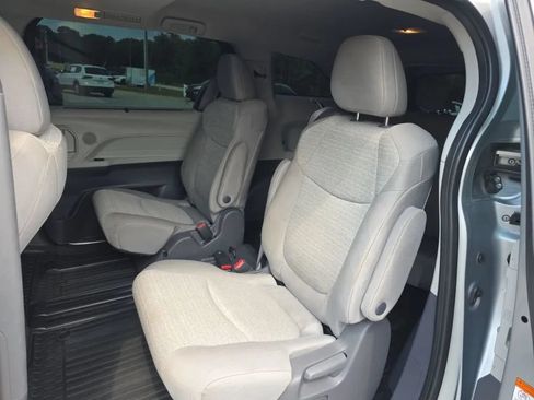 Used 2021 Toyota Sienna LE w/ LE Plus Package FWD image 41