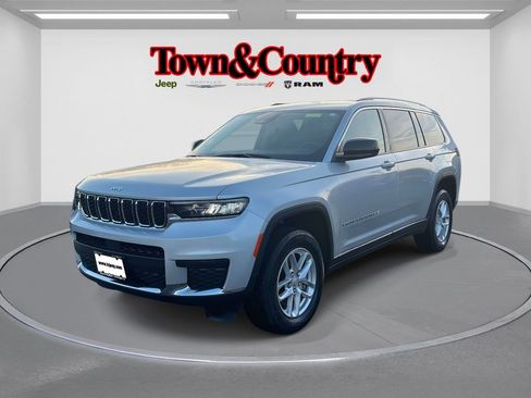 Certified 2023 Jeep Grand Cherokee L Laredo image 3