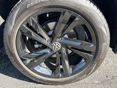 Used 2024 Volkswagen Tiguan SE R-Line AWD/4WD image 10
