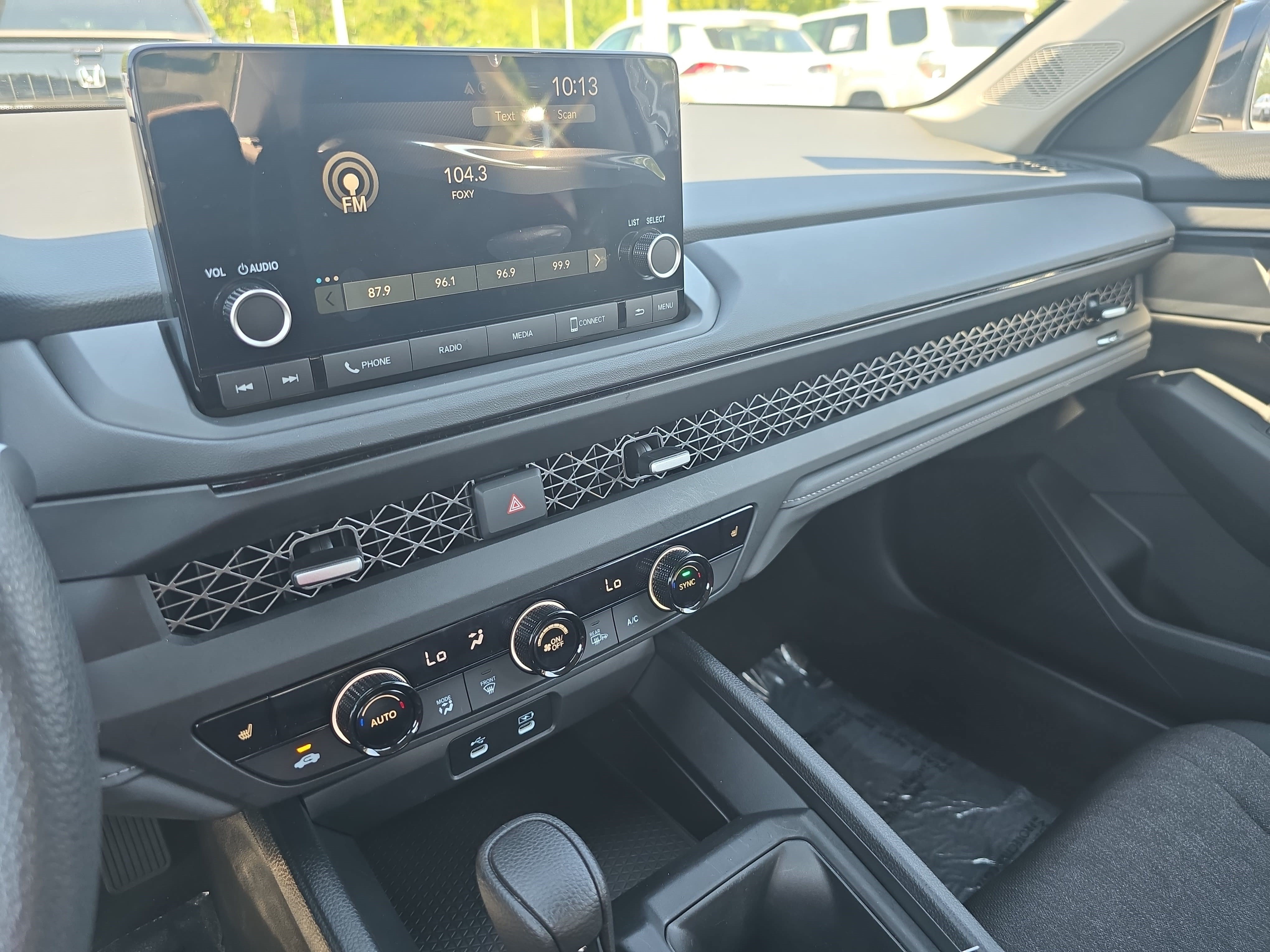 Certified 2025 Honda Accord SE image 19