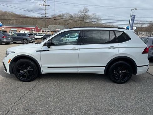 Certified 2023 Volkswagen Tiguan SE R-Line image 8