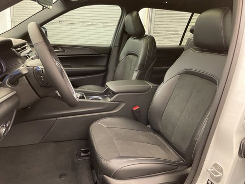 New 2025 Jeep Grand Cherokee L Altitude image 15