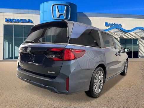 New 2026 Honda Odyssey Touring image 5