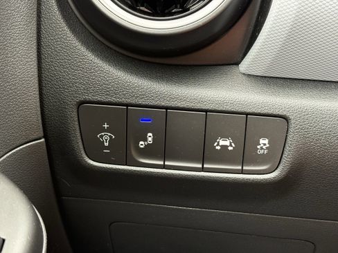 Used 2021 Hyundai Kona SEL AWD/4WD image 17
