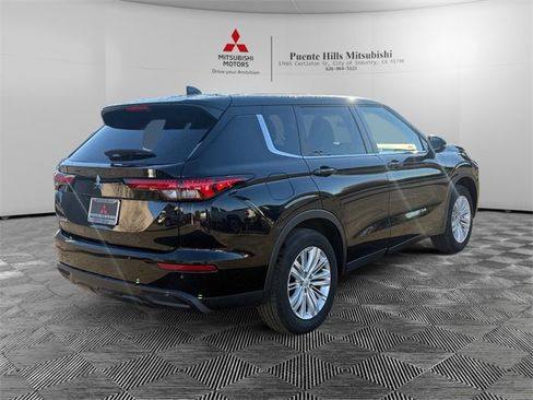 Used 2023 Mitsubishi Outlander ES image 5