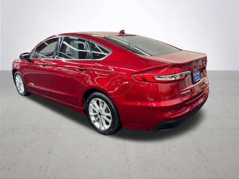Used 2019 Ford Fusion SE FWD image 4