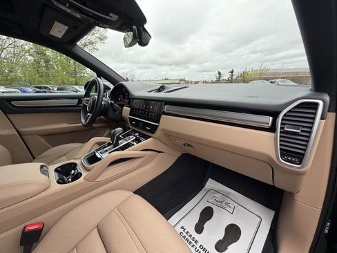 Used 2023 Porsche Cayenne S Platinum AWD/4WD image 35