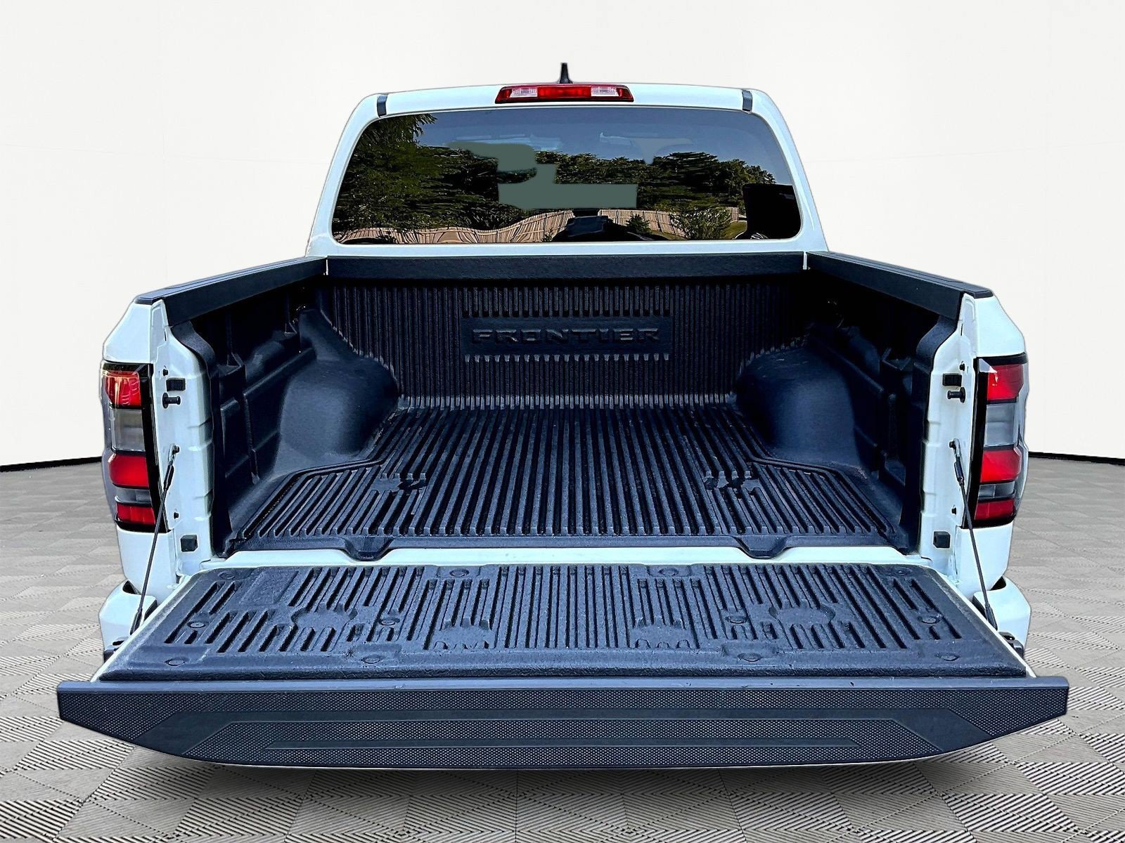 Used 2025 Nissan Frontier SV AWD/4WD image 7