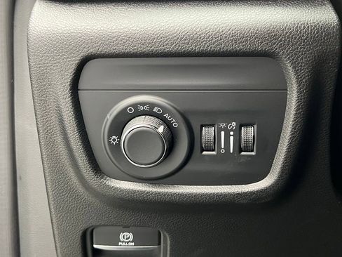 Used 2024 Jeep Grand Cherokee Altitude AWD/4WD image 20